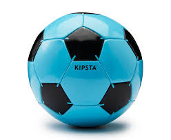 专业足球分析团队工作场景